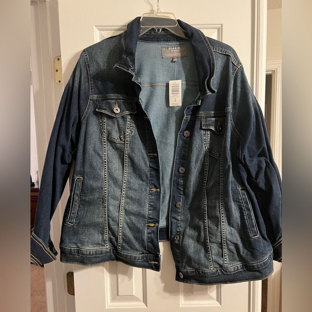 Torrid Women’s Jean Jacket / Size 5 (5X - 28) / NWT / Denim Fade-In